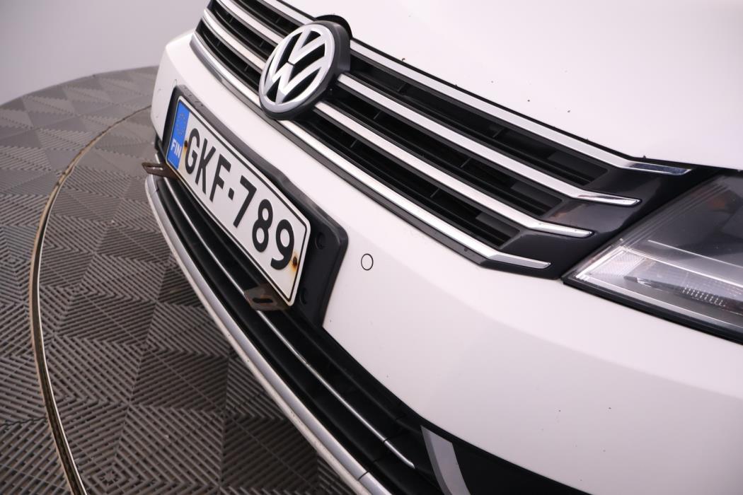 VOLKSWAGEN Passat 2011