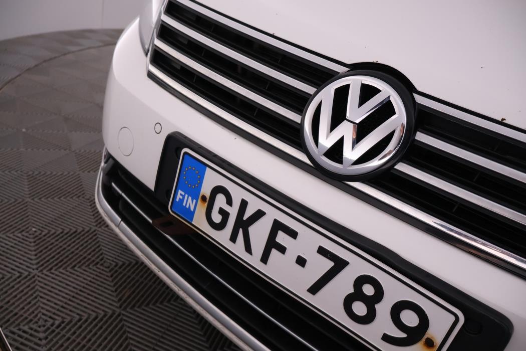 VOLKSWAGEN Passat 2011