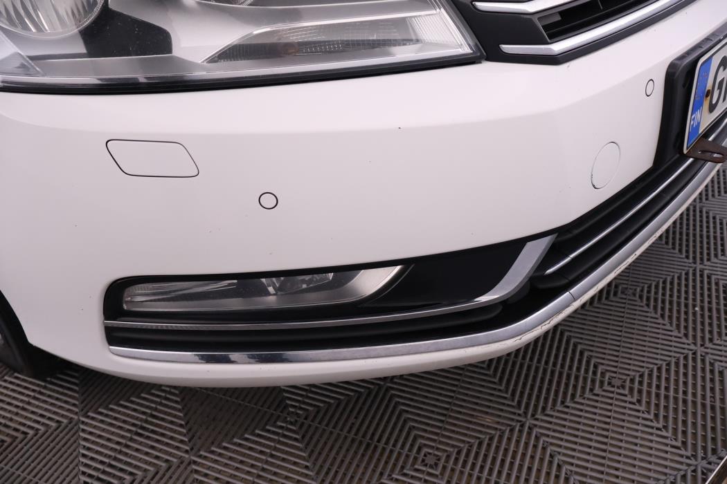 VOLKSWAGEN Passat 2011