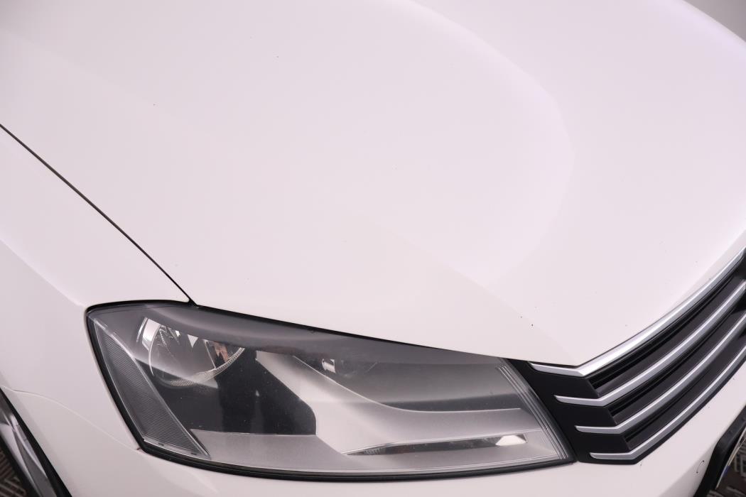 VOLKSWAGEN Passat 2011