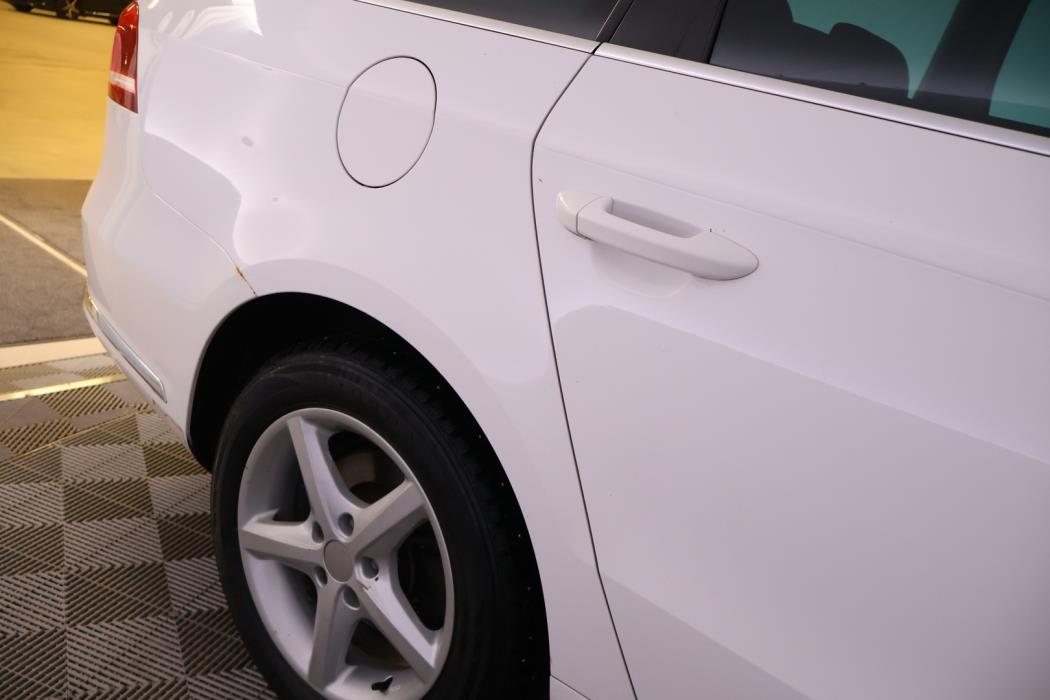 VOLKSWAGEN Passat 2011