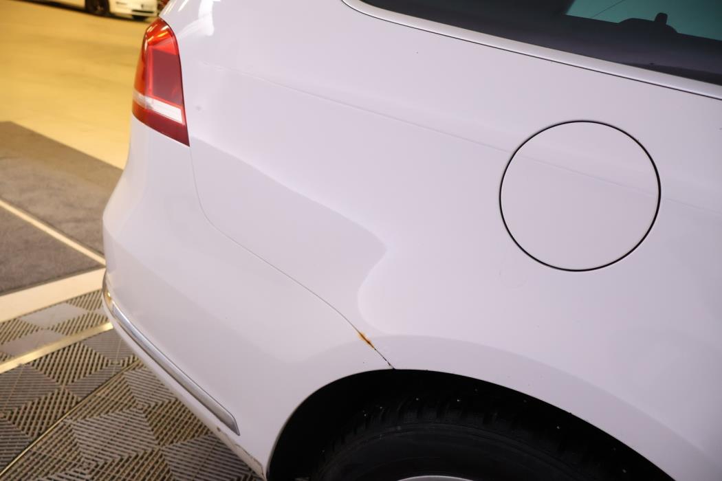 VOLKSWAGEN Passat 2011