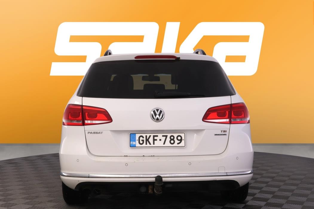 VOLKSWAGEN Passat 2011