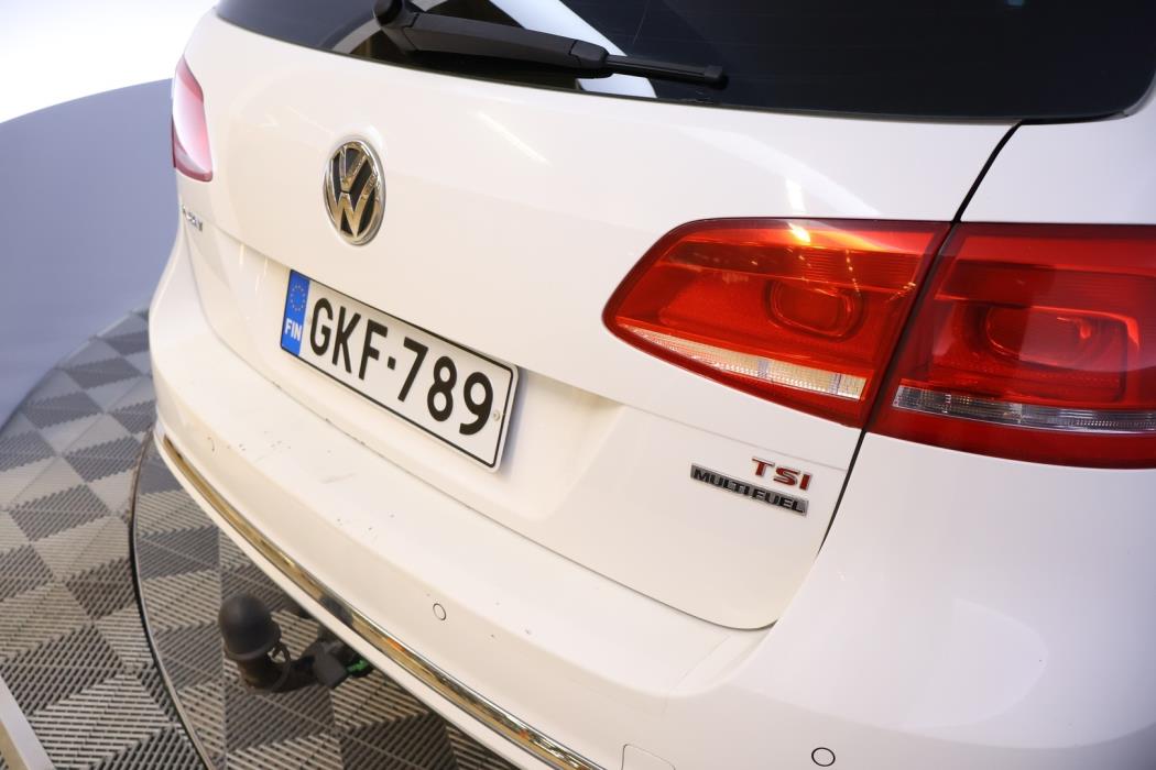 VOLKSWAGEN Passat 2011