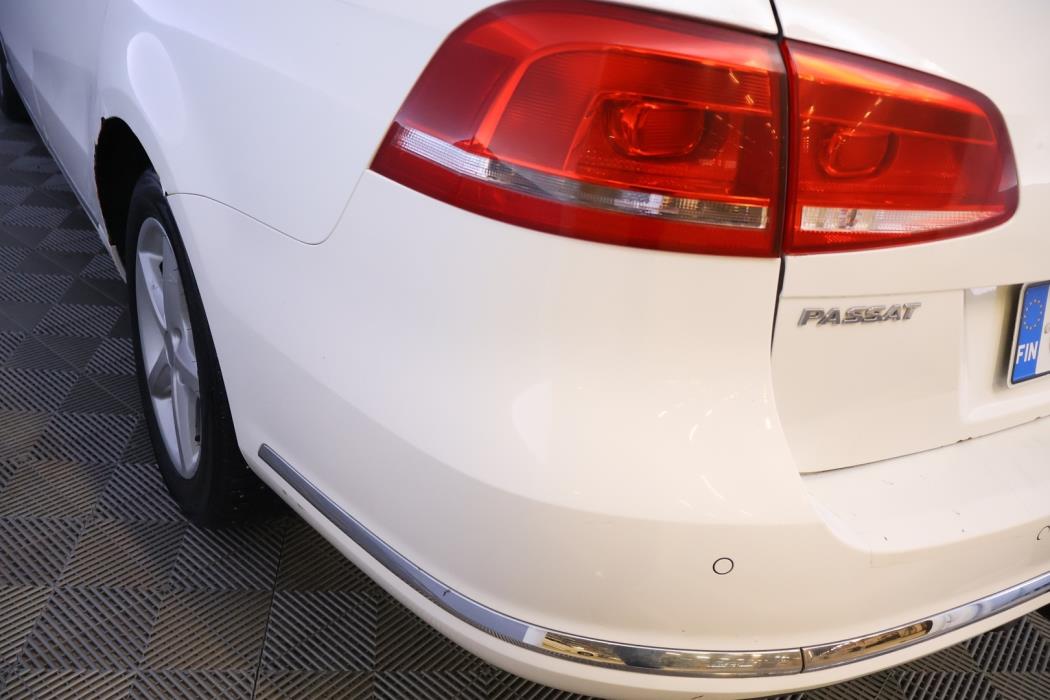 VOLKSWAGEN Passat 2011