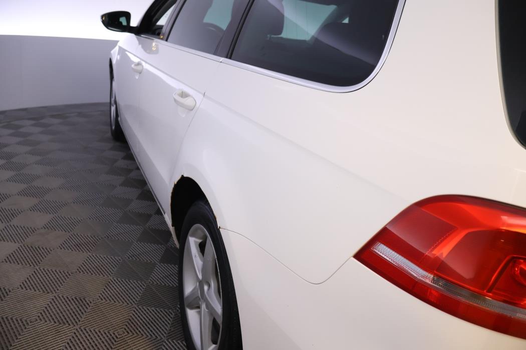 VOLKSWAGEN Passat 2011