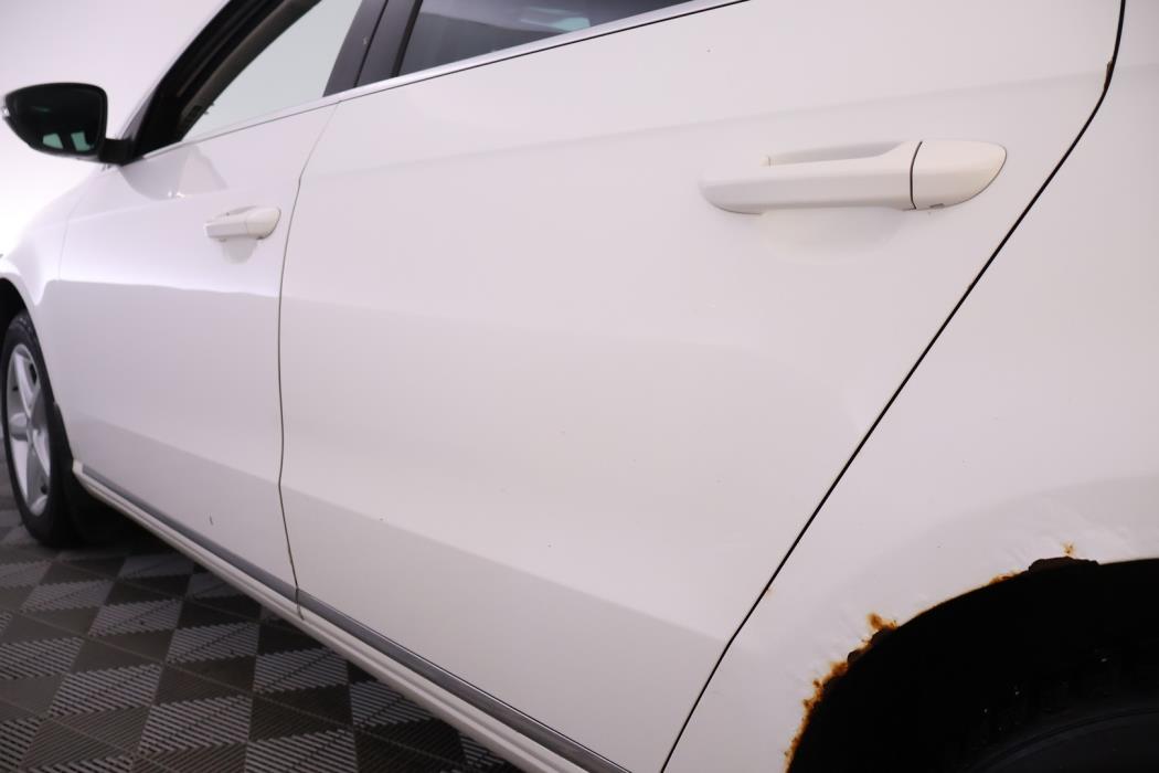 VOLKSWAGEN Passat 2011