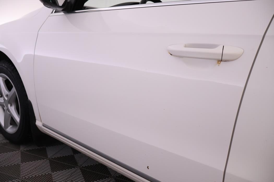 VOLKSWAGEN Passat 2011