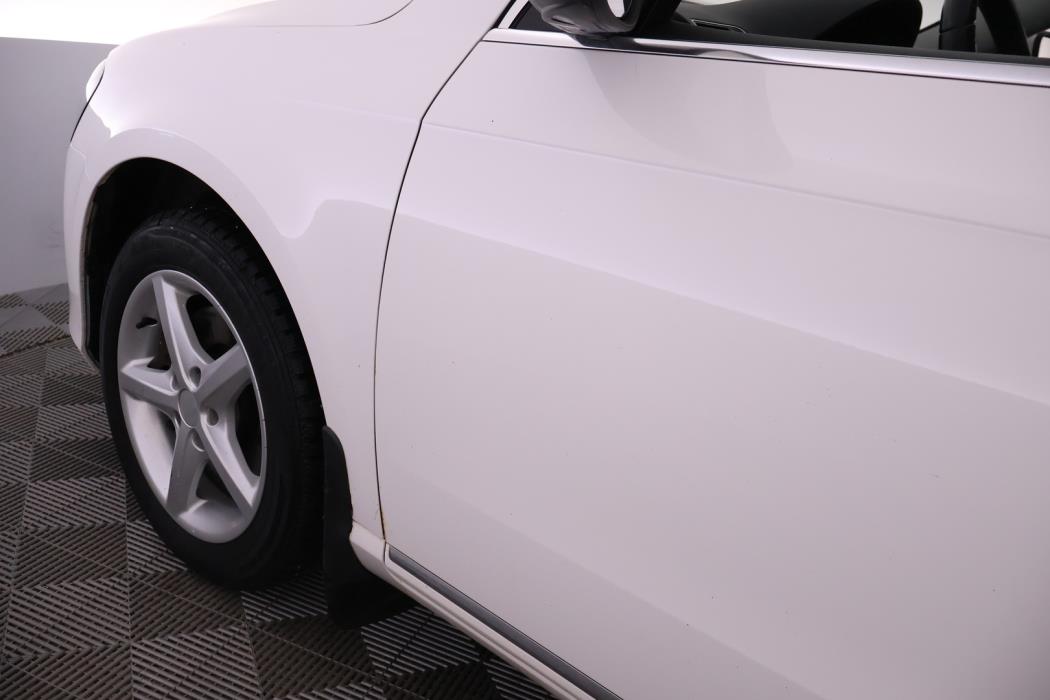 VOLKSWAGEN Passat 2011