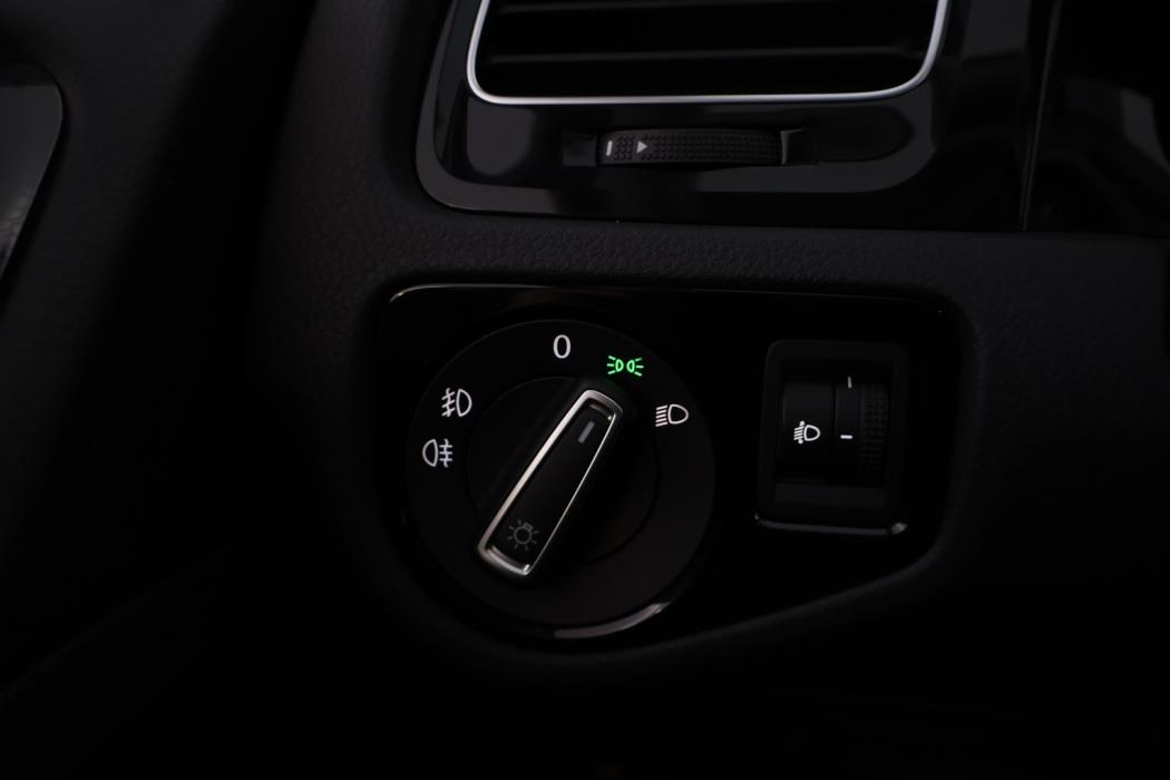 VOLKSWAGEN Golf 2014