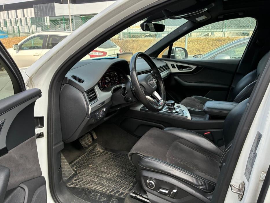 AUDI Q7 2016