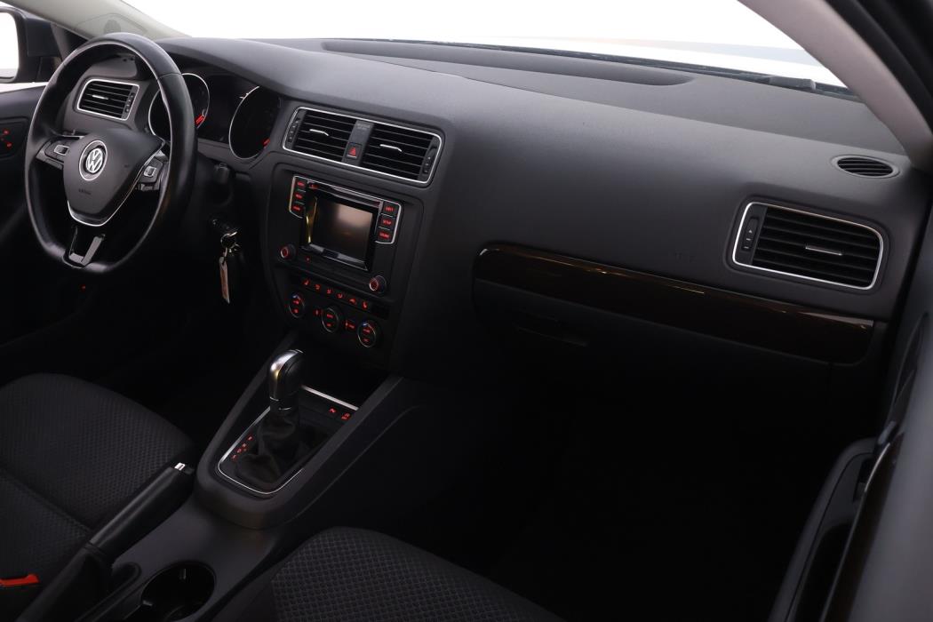 VOLKSWAGEN Jetta 2016