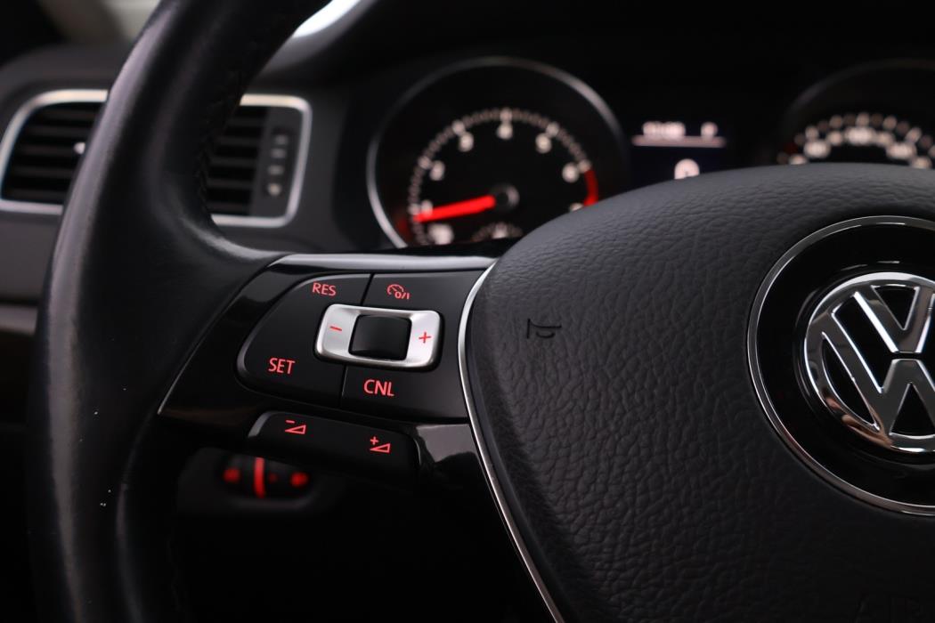 VOLKSWAGEN Jetta 2016
