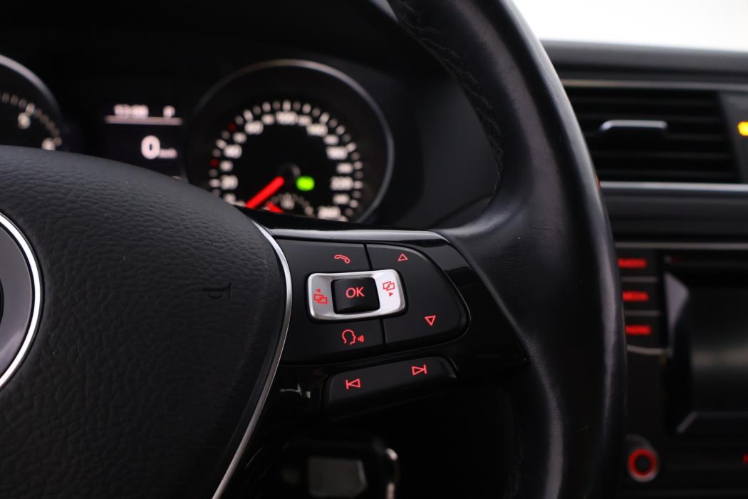 VOLKSWAGEN Jetta 2016