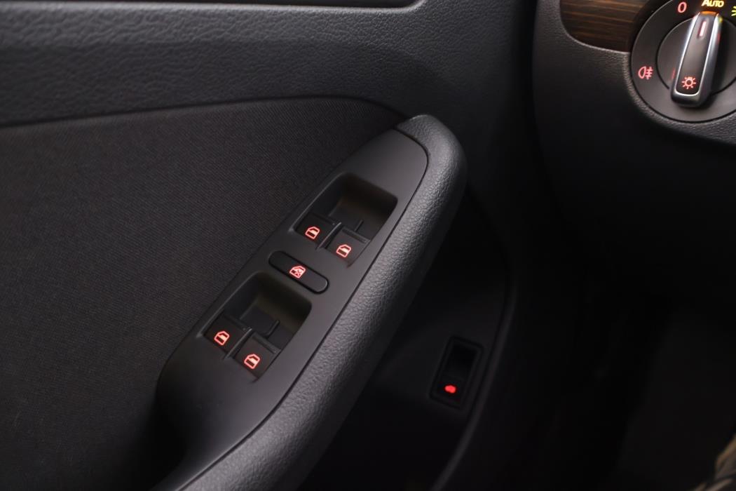 VOLKSWAGEN Jetta 2016