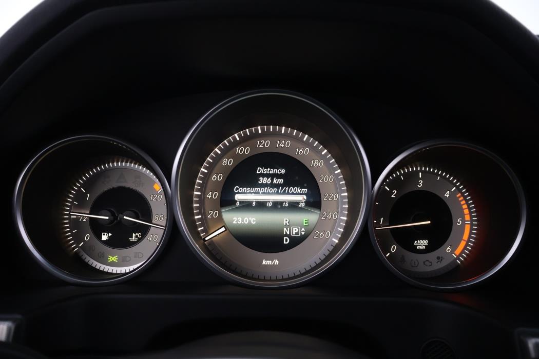 MERCEDES-BENZ E 2015