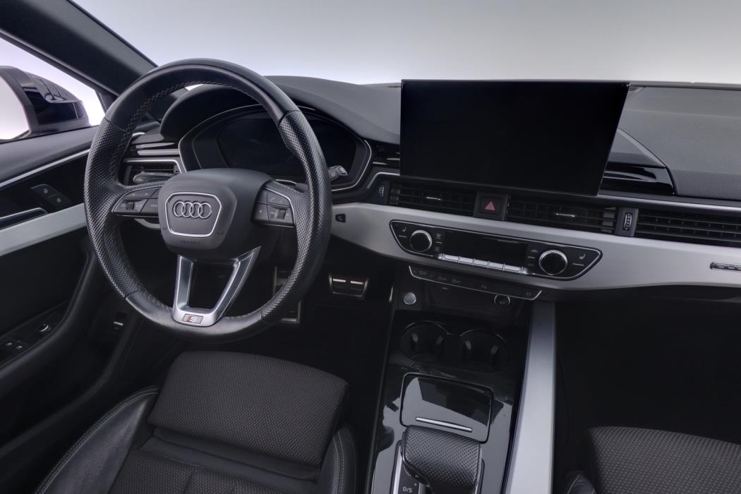AUDI A4 2022