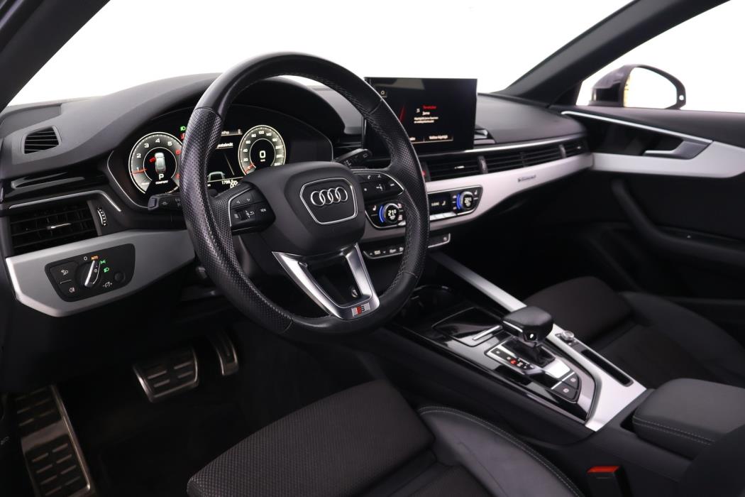 AUDI A4 2022