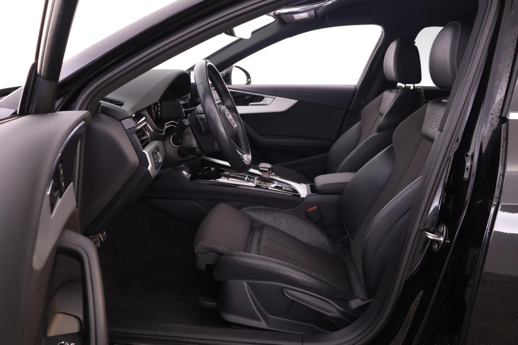 AUDI A4 2022