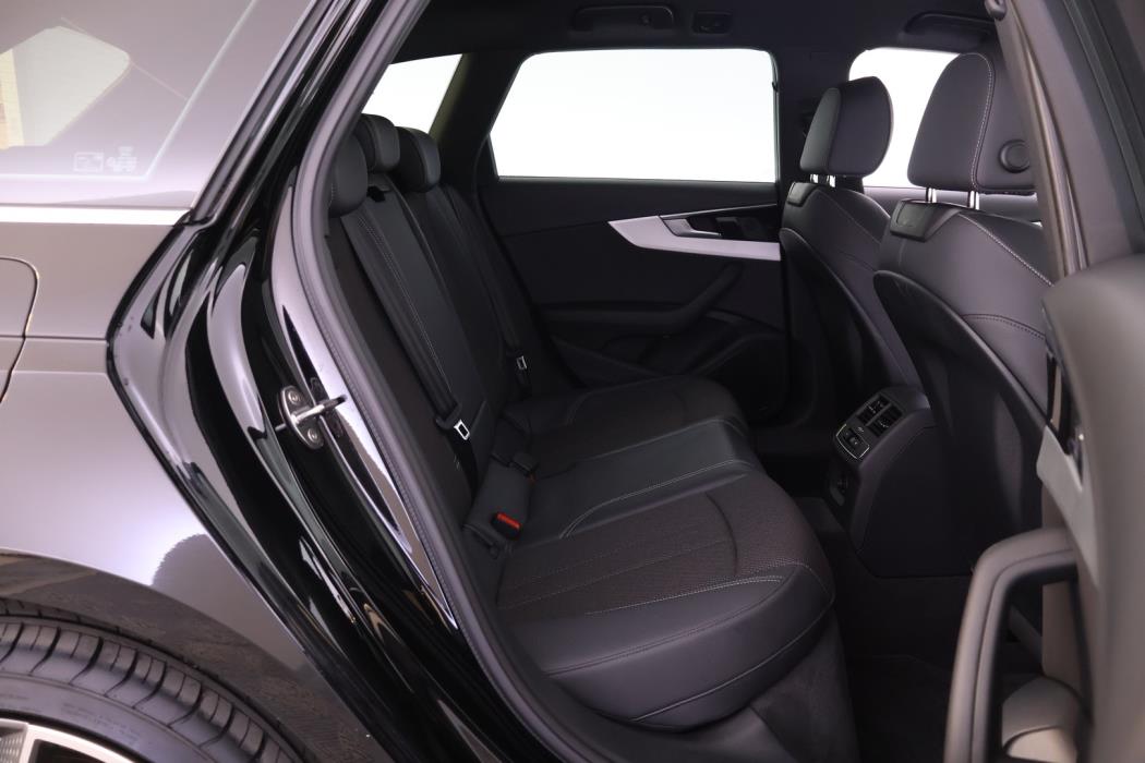 AUDI A4 2022