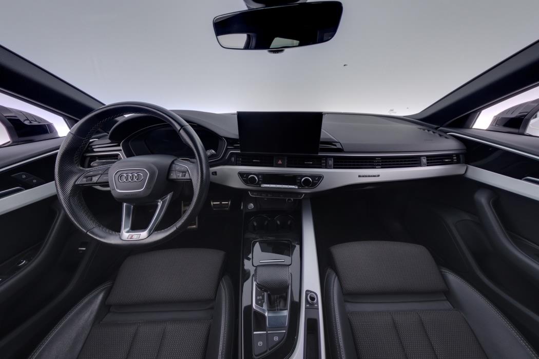 AUDI A4 2022