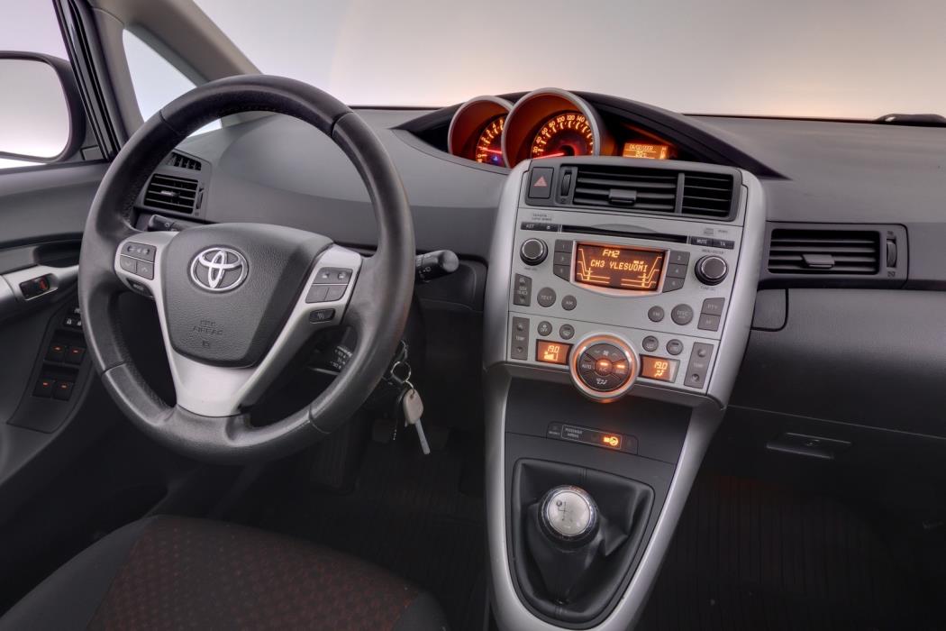 TOYOTA Verso 2011