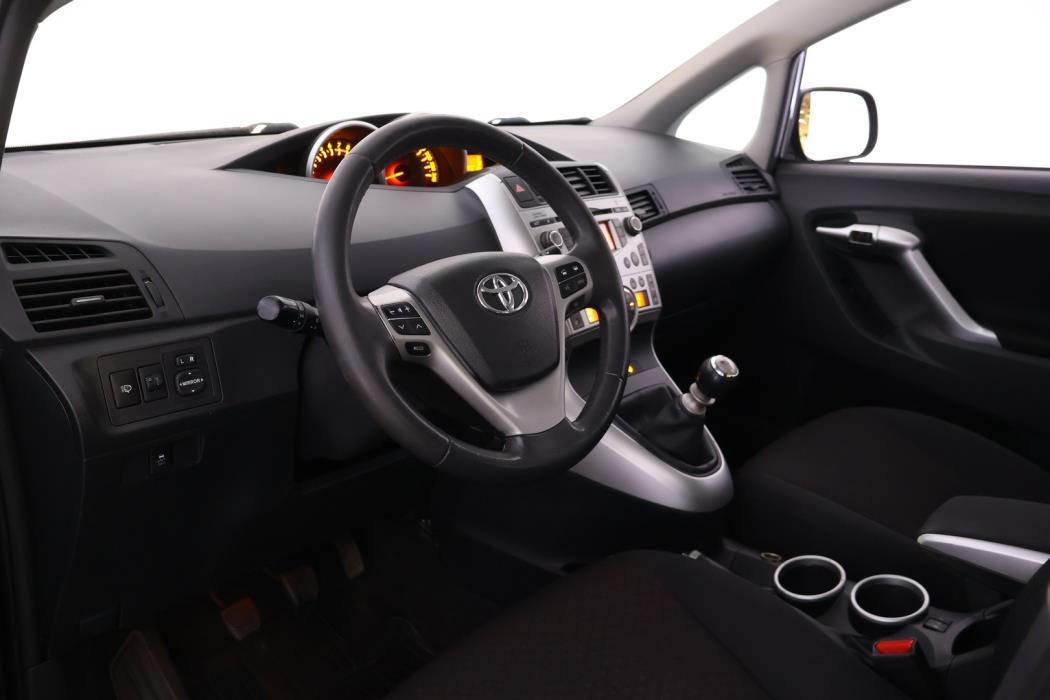TOYOTA Verso 2011