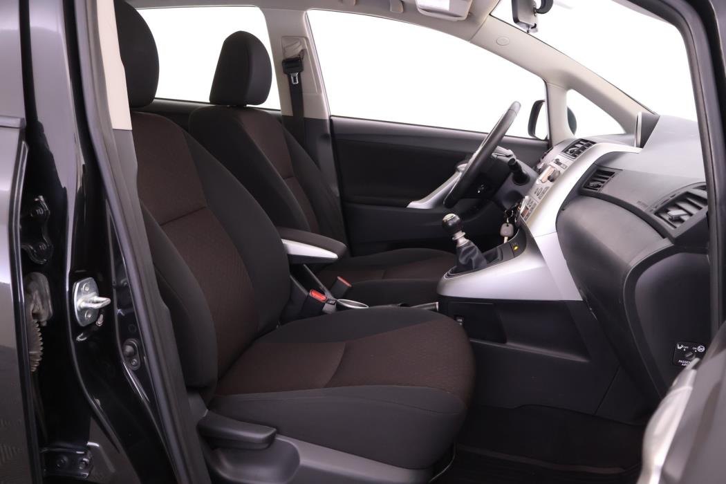 TOYOTA Verso 2011