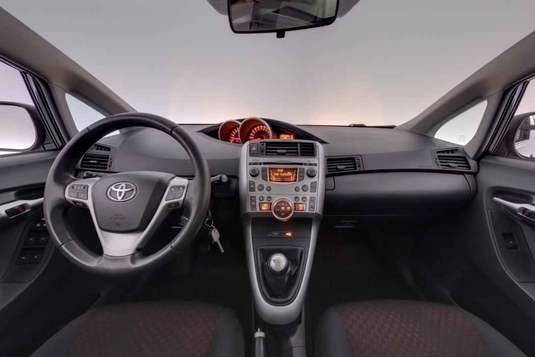 TOYOTA Verso 2011