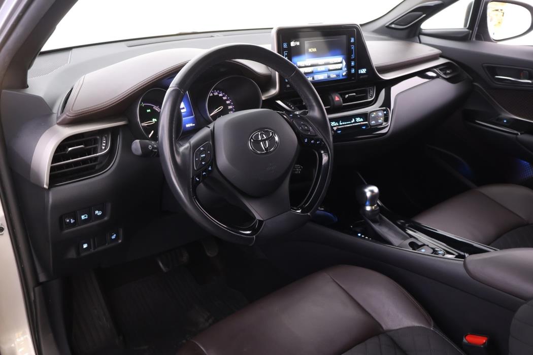 TOYOTA C-HR 2017