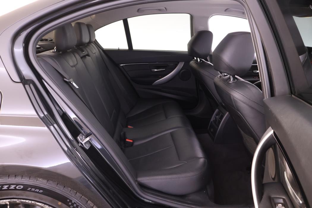 BMW 330 2016