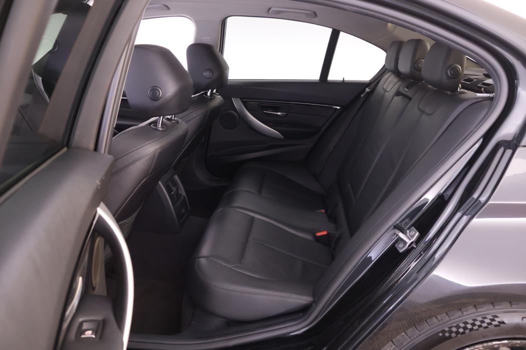 BMW 330 2016