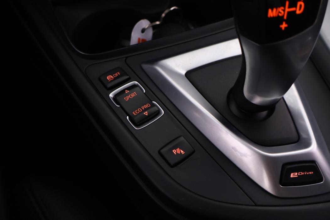 BMW 330 2016