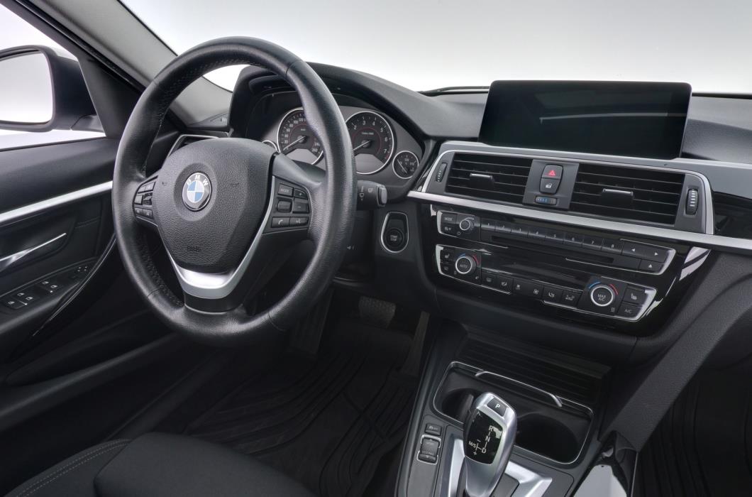 BMW 330 2016