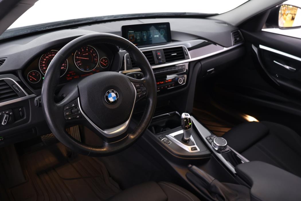 BMW 330 2016
