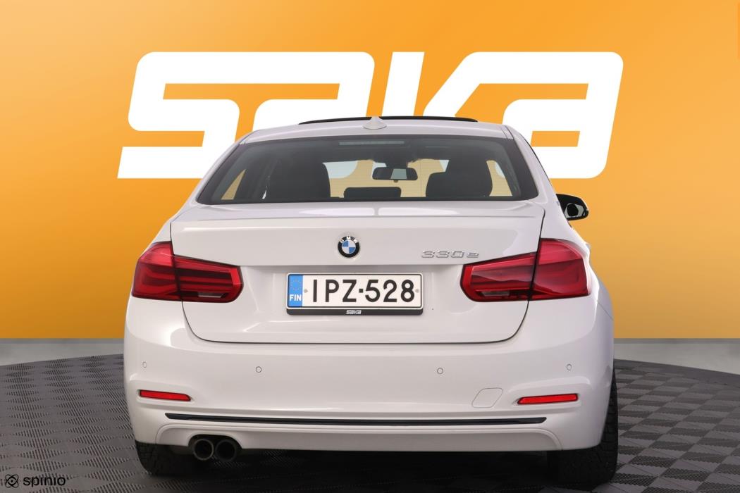 BMW 330 2016