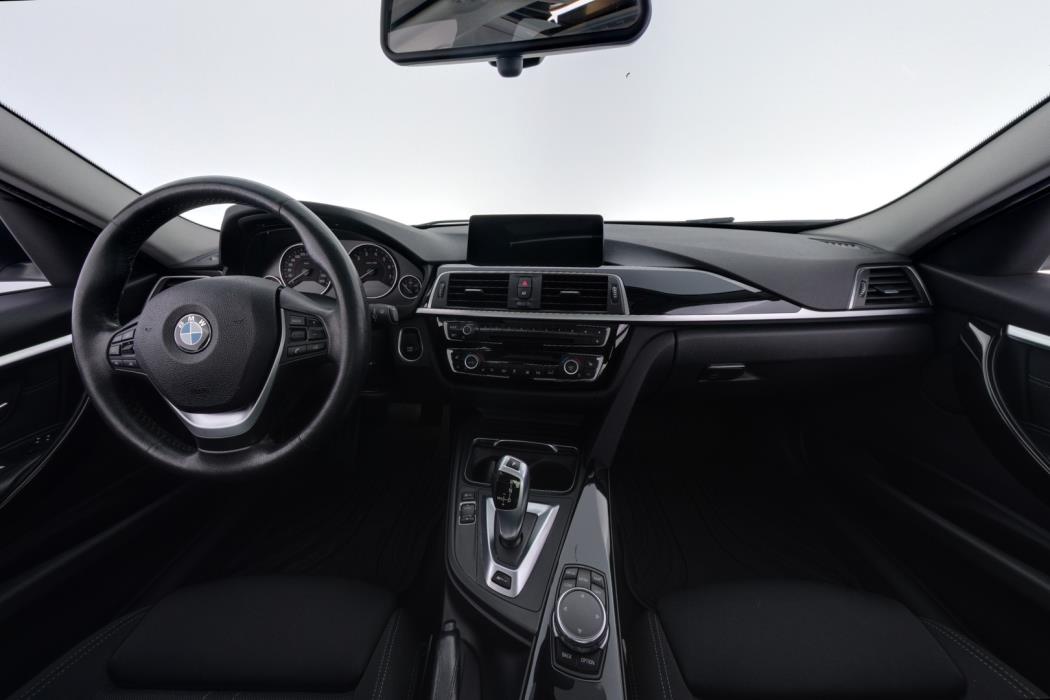 BMW 330 2016