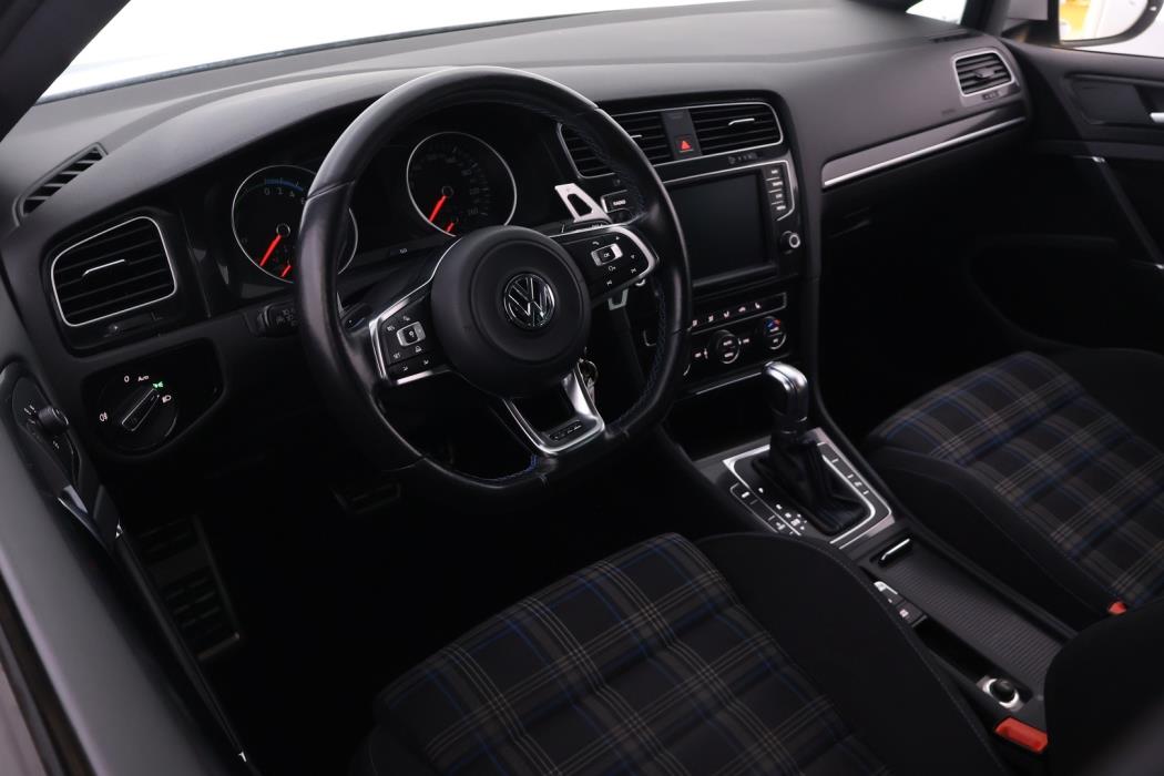 VOLKSWAGEN Golf 2017