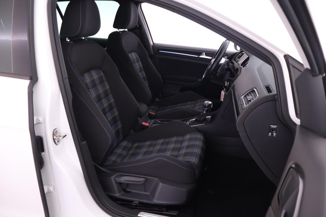 VOLKSWAGEN Golf 2017
