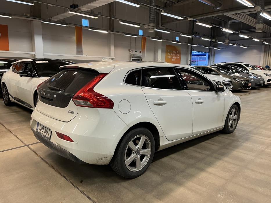 VOLVO V40 2015