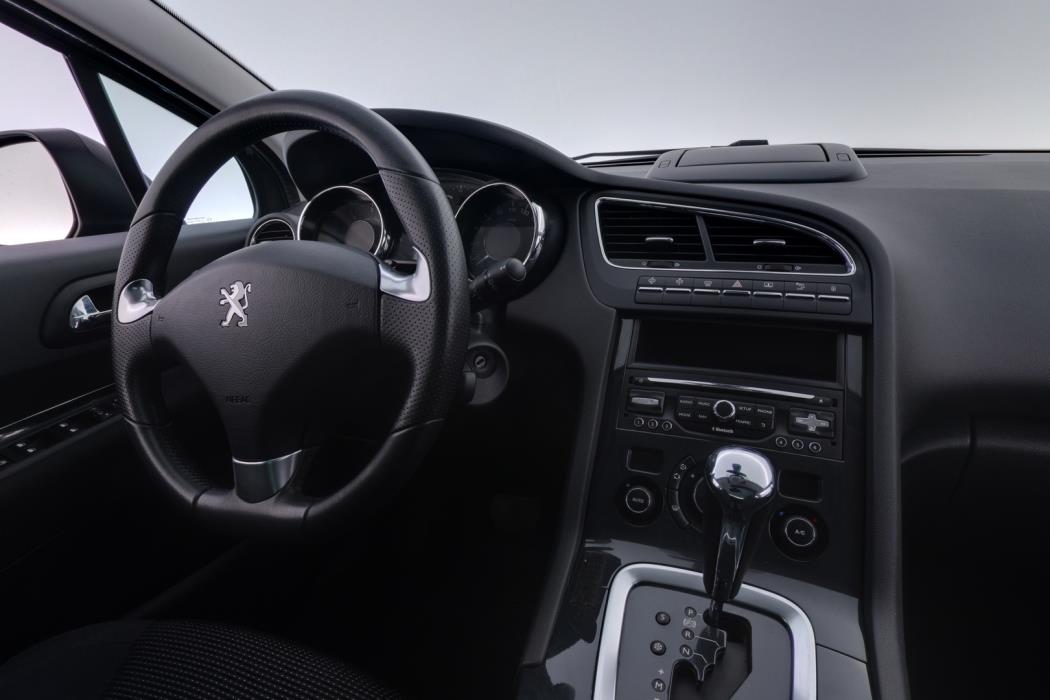 PEUGEOT 5008 2017