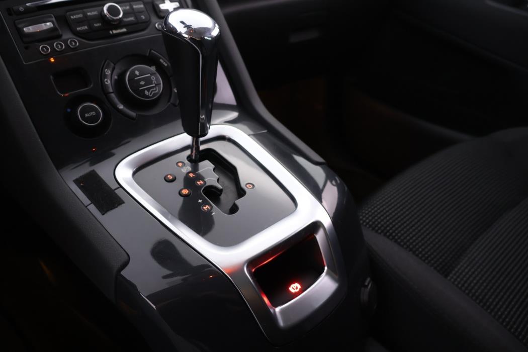 PEUGEOT 5008 2017