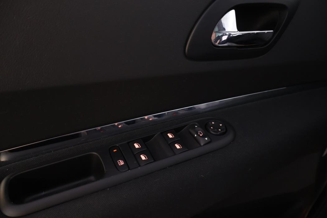 PEUGEOT 5008 2017