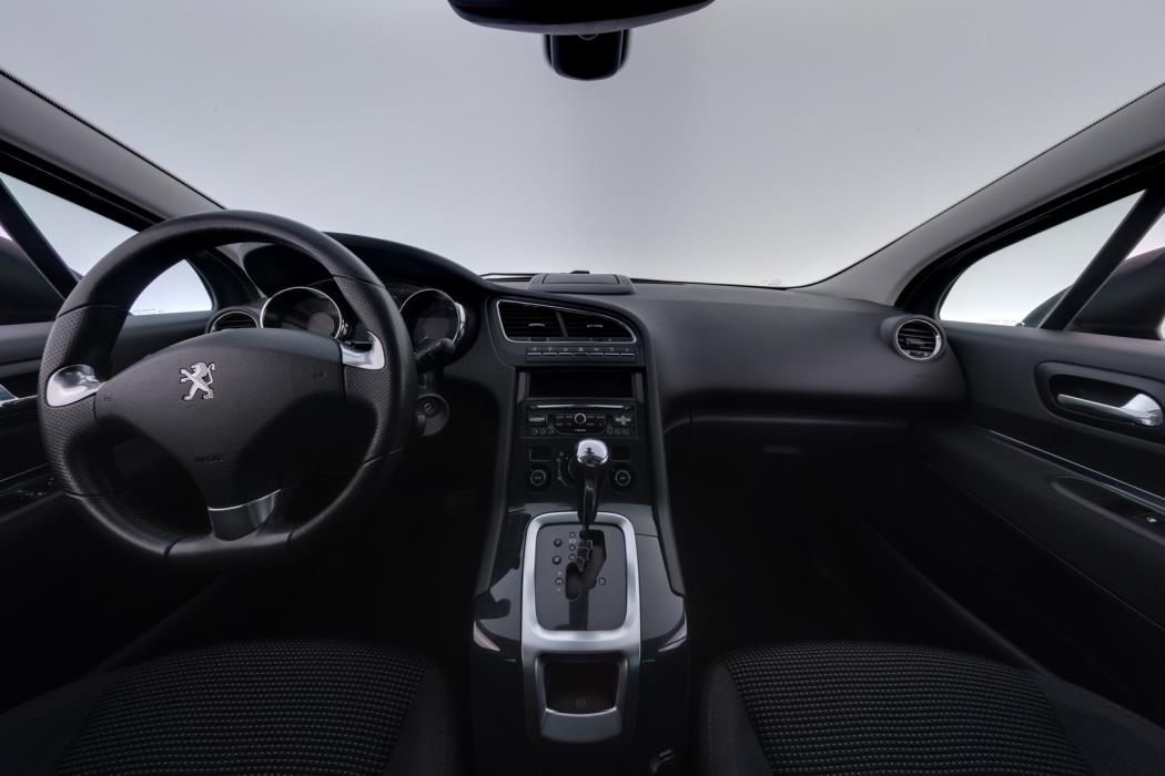 PEUGEOT 5008 2017
