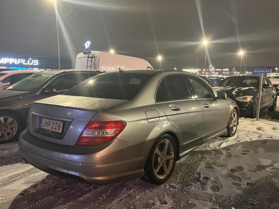 MERCEDES-BENZ C 2011
