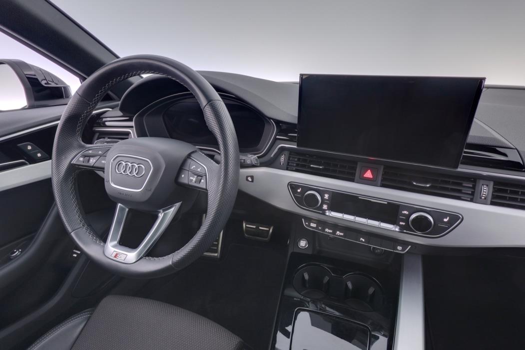 AUDI A4 2023