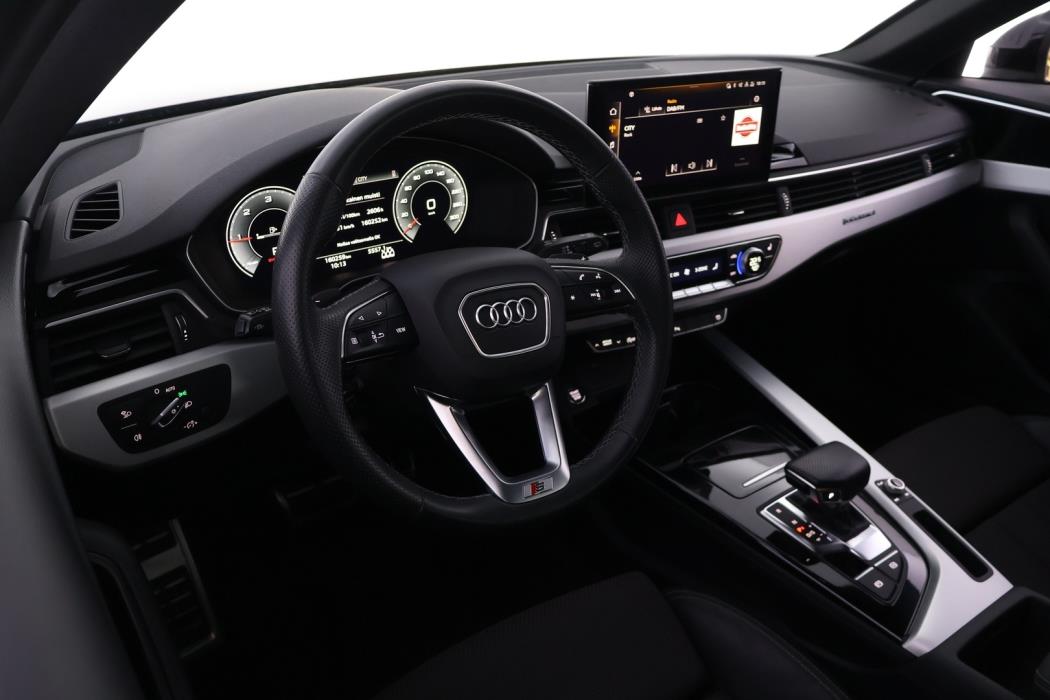 AUDI A4 2023