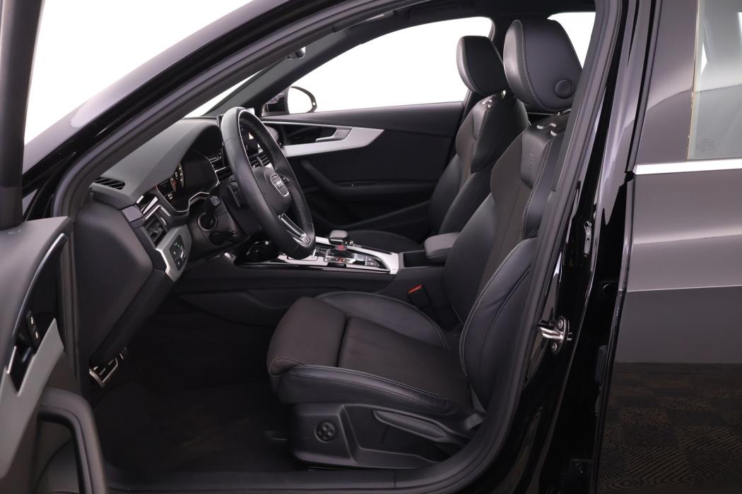 AUDI A4 2023