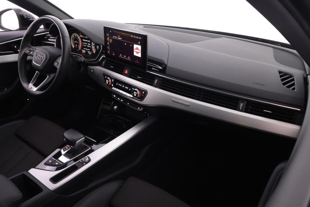 AUDI A4 2023