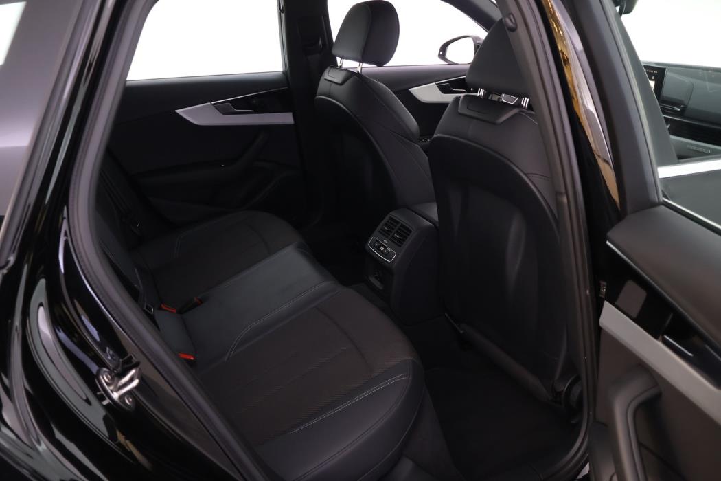 AUDI A4 2023